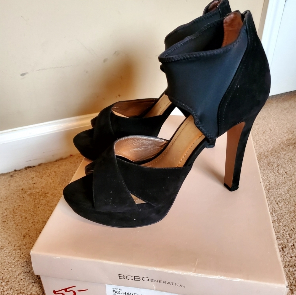 BCBG BLACK SUEDE HEELS